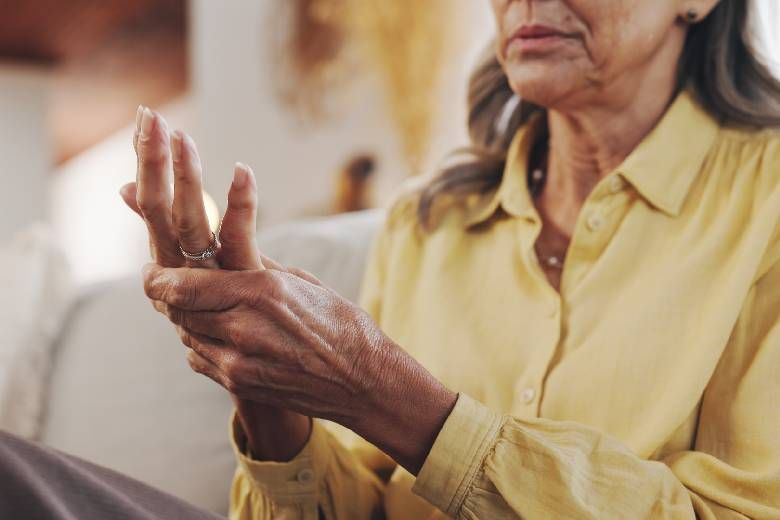 Baixa densidade óssea: o que é, causas, sintomas e tratamento
