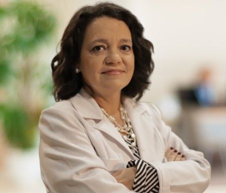Dra. Adriana Bittencourt Campaner
